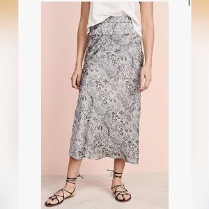 Free People Gray Patterned Midi Skirt -Sz 2
Silky feel